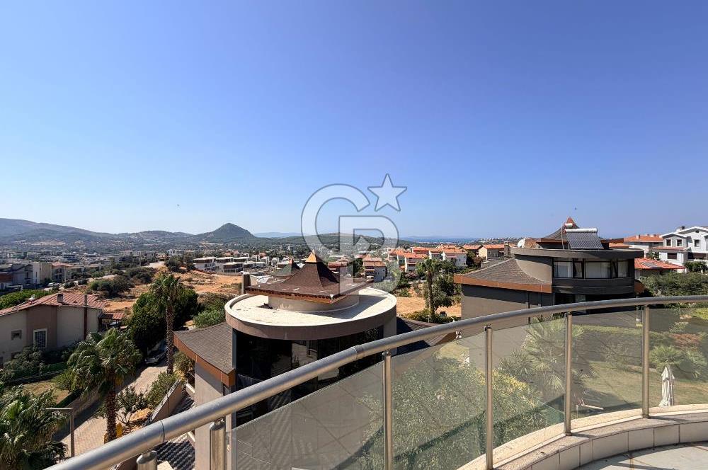 Güzelbahçe Okullar Bölgesinde Havuzlu Sitede 5+2 Kiralık Villa