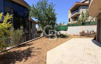 Güzelbahçe Okullar Bölgesinde Havuzlu Sitede 5+2 Satılık Villa