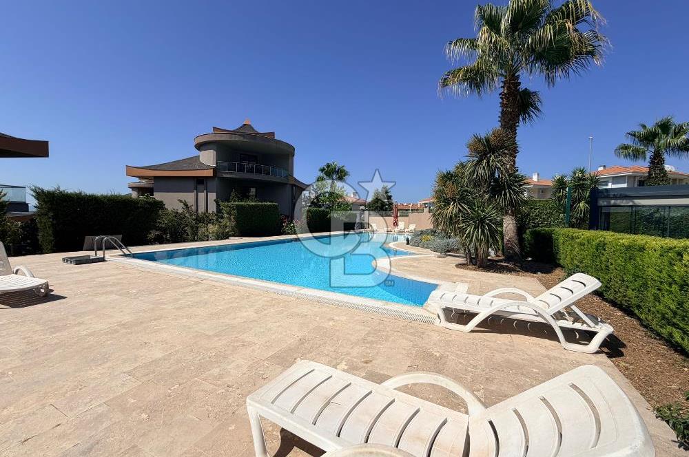Güzelbahçe Okullar Bölgesinde Havuzlu Sitede 5+2 Satılık Villa