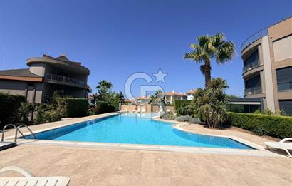 Güzelbahçe Okullar Bölgesinde Havuzlu Sitede 5+2 Satılık Villa