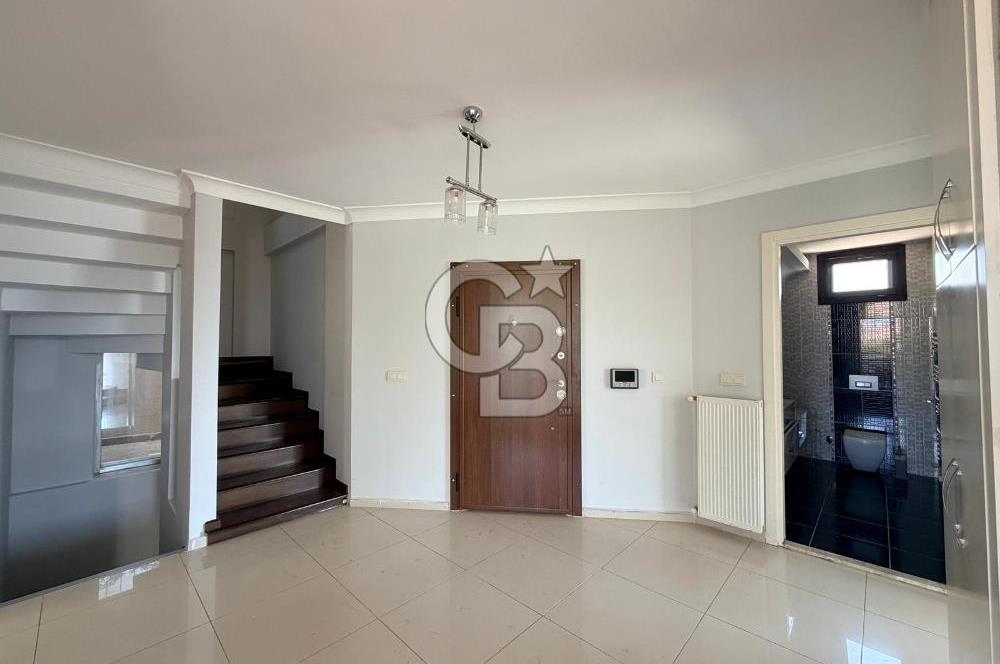 Güzelbahçe Okullar Bölgesinde Havuzlu Sitede 5+2 Kiralık Villa