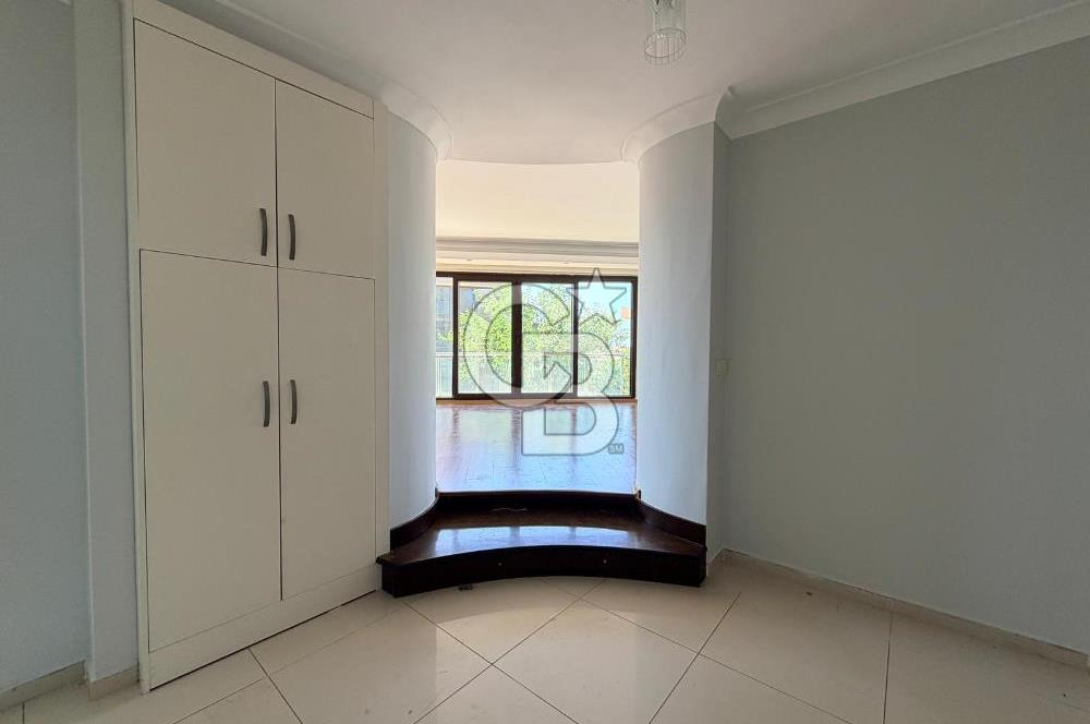 Güzelbahçe Okullar Bölgesinde Havuzlu Sitede 5+2 Kiralık Villa