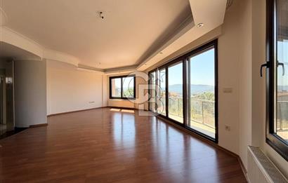 Güzelbahçe Okullar Bölgesinde Havuzlu Sitede 5+2 Satılık Villa