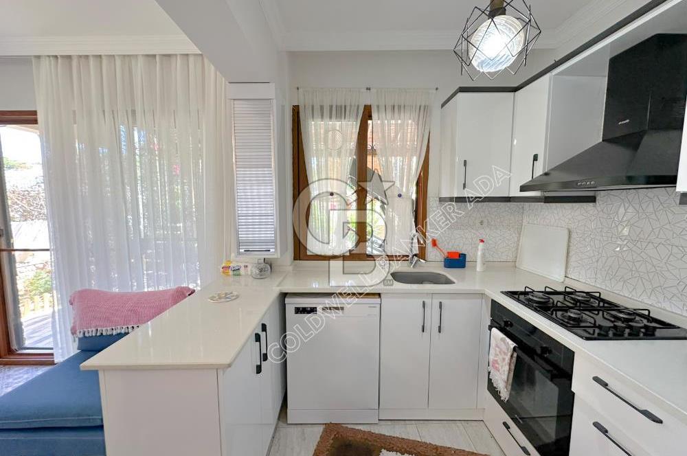 Kuşadası Kadınlar denizinde Ticari & Konut Kullanımına Uygun 3+1 Villa
