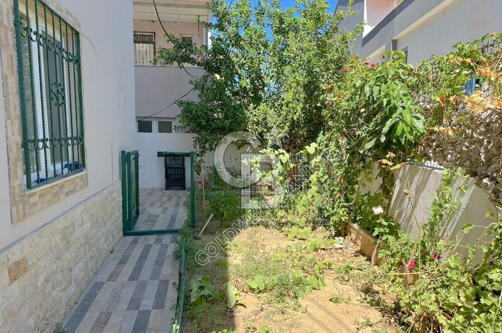 Kuşadası Kadınlar denizinde Ticari & Konut Kullanımına Uygun 3+1 Villa