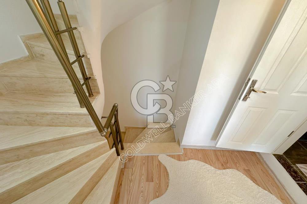 Kuşadası Kadınlar denizinde Ticari & Konut Kullanımına Uygun 3+1 Villa
