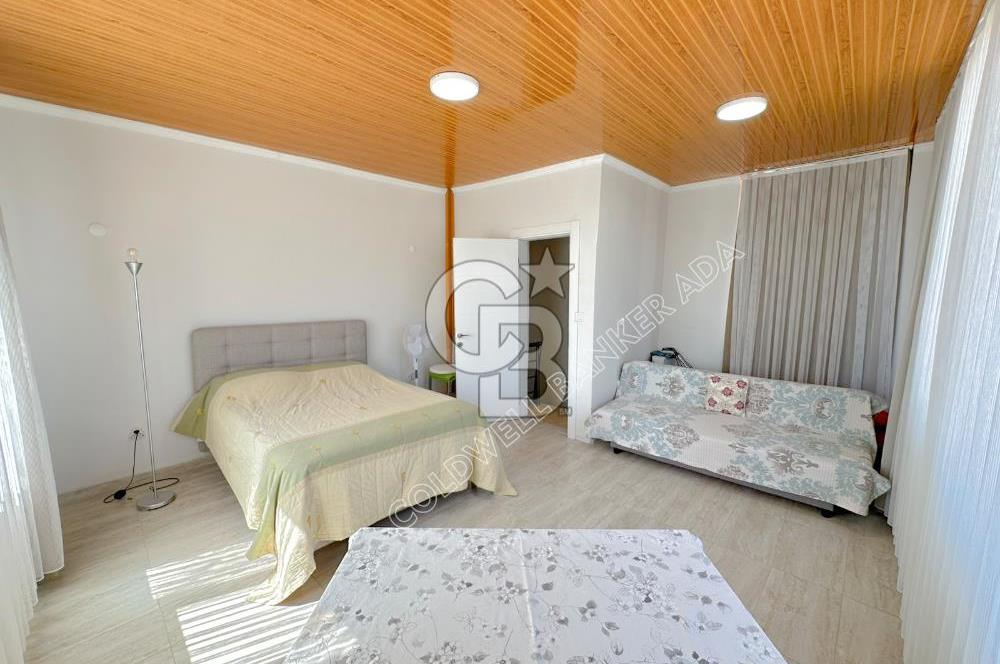 Kuşadası Kadınlar denizinde Ticari & Konut Kullanımına Uygun 3+1 Villa