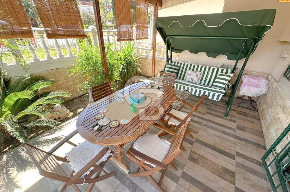 Kuşadası Kadınlar denizinde Ticari & Konut Kullanımına Uygun 3+1 Villa