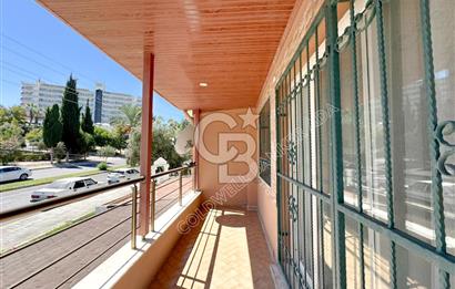 Kuşadası Kadınlar denizinde Ticari & Konut Kullanımına Uygun 3+1 Villa
