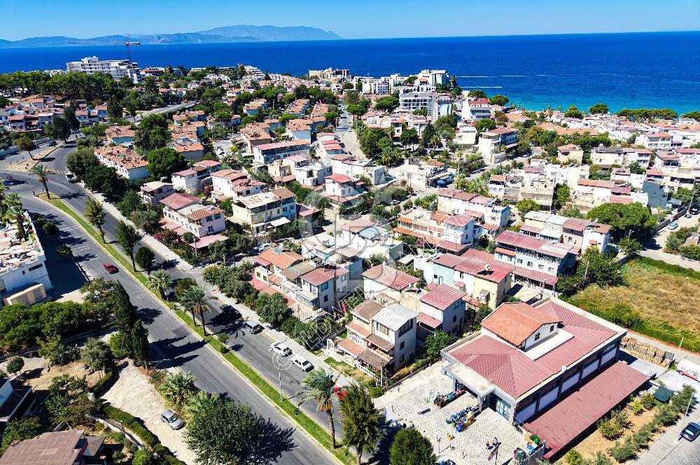 Kuşadası Kadınlar denizinde Ticari & Konut Kullanımına Uygun 3+1 Villa