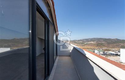 Foçaköy'de Satılık Deniz Manzaralı 4+2 Havuzlu Villa