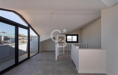 Foçaköy'de Satılık Deniz Manzaralı 4+2 Havuzlu Villa