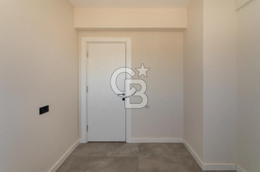 Foçaköy'de Satılık Deniz Manzaralı 4+2 Havuzlu Villa