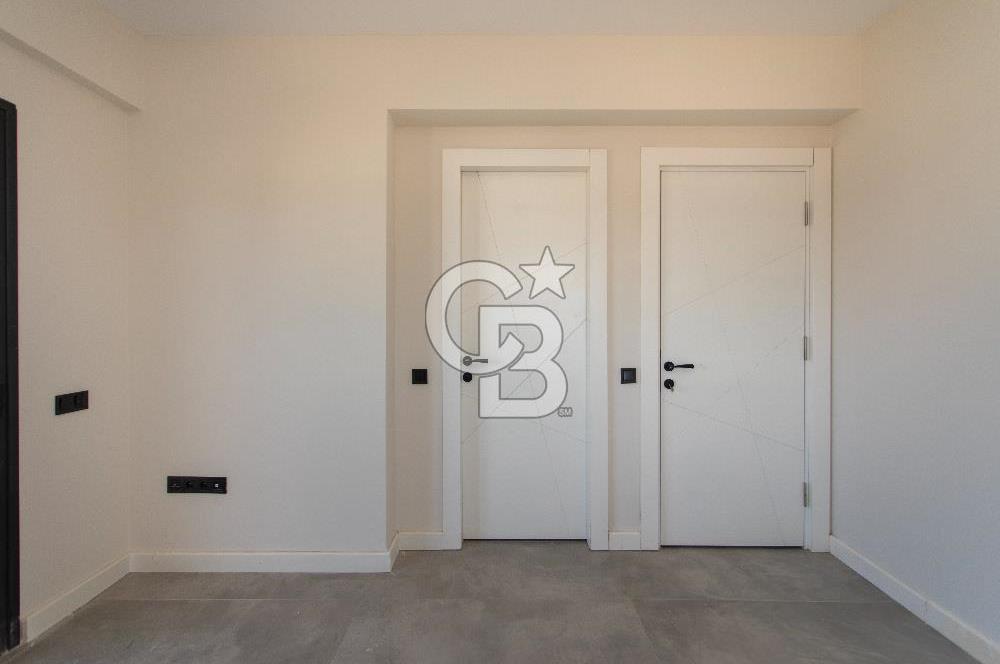 Foçaköy'de Satılık Deniz Manzaralı 4+2 Havuzlu Villa