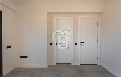 Foçaköy'de Satılık Deniz Manzaralı 4+2 Havuzlu Villa