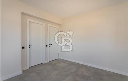 Foçaköy'de Satılık Deniz Manzaralı 4+2 Havuzlu Villa
