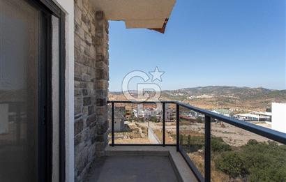 Foçaköy'de Satılık Deniz Manzaralı 4+2 Havuzlu Villa
