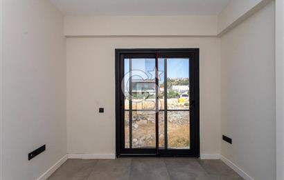 Foçaköy'de Satılık Deniz Manzaralı 4+2 Havuzlu Villa