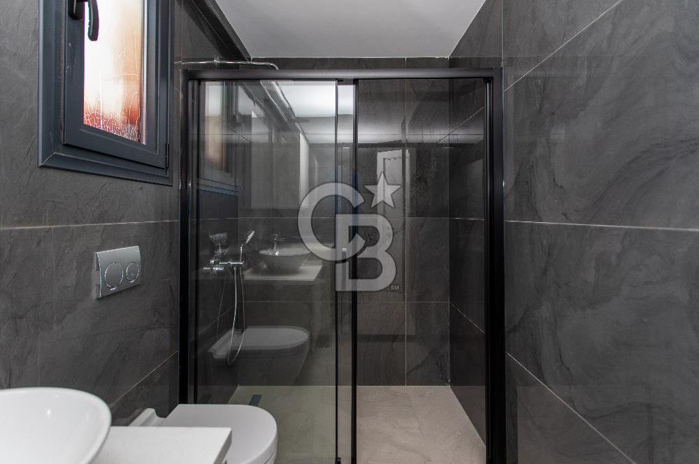 Foçaköy'de Satılık Deniz Manzaralı 4+2 Havuzlu Villa