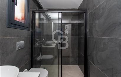 Foçaköy'de Satılık Deniz Manzaralı 4+2 Havuzlu Villa