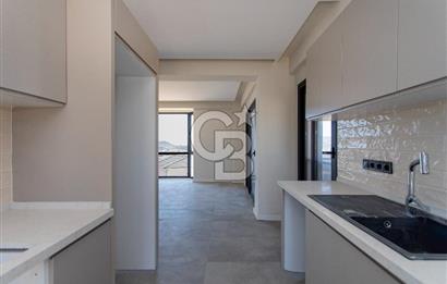 Foçaköy'de Satılık Deniz Manzaralı 4+2 Havuzlu Villa