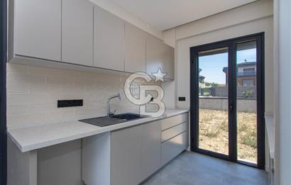 Foçaköy'de Satılık Deniz Manzaralı 4+2 Havuzlu Villa