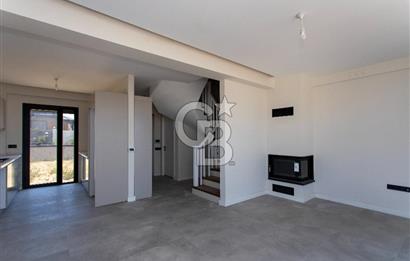 Foçaköy'de Satılık Deniz Manzaralı 4+2 Havuzlu Villa