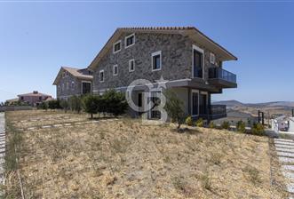 Foçaköy'de Satılık Deniz Manzaralı 4+2 Havuzlu Villa - 10 - 373707
