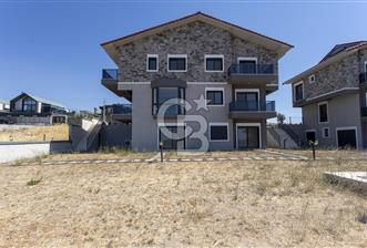 Foçaköy'de Satılık Deniz Manzaralı 4+2 Havuzlu Villa - 12 - 373699