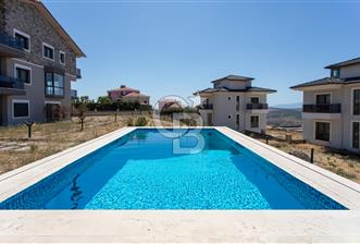 Foçaköy'de Satılık Deniz Manzaralı 4+2 Havuzlu Villa - 11 - 373701