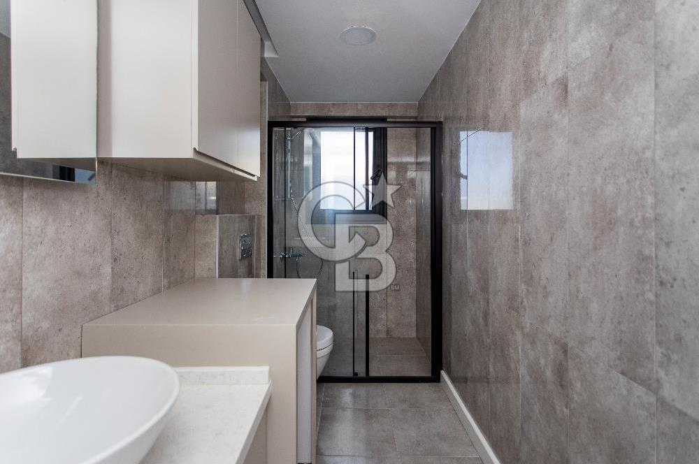 Foçaköy'de Satılık Deniz Manzaralı 4+2 Havuzlu Villa
