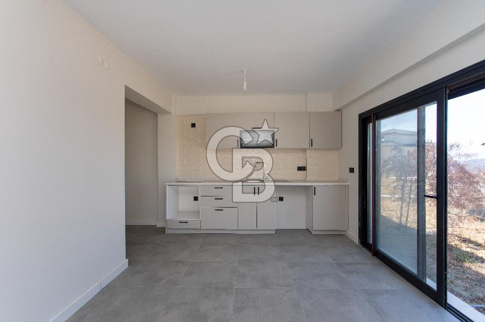 Foçaköy'de Satılık Deniz Manzaralı 4+2 Havuzlu Villa