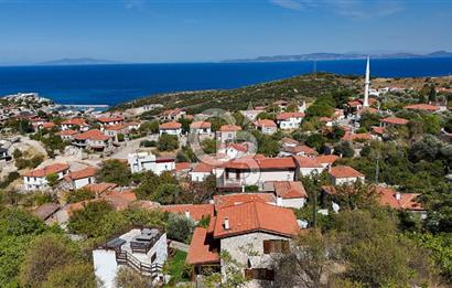 Karaburun Saip'te Geniş Bahçeli Taş Ev