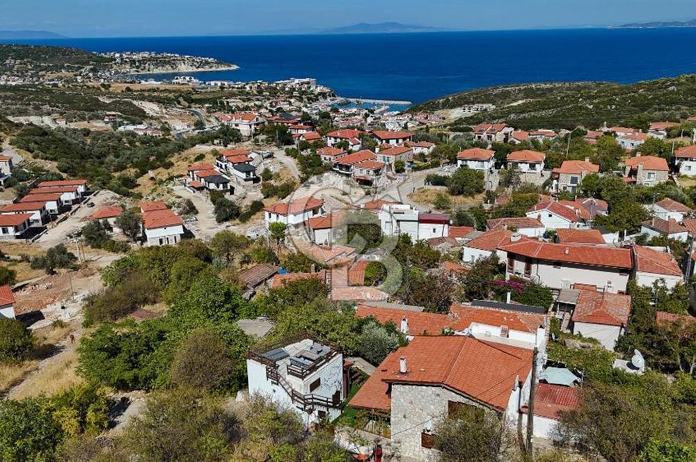 Karaburun Saip'te Geniş Bahçeli Taş Ev