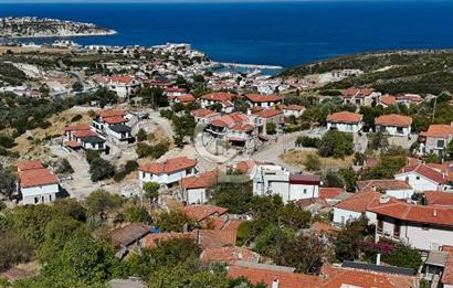Karaburun Saip'te Geniş Bahçeli Taş Ev
