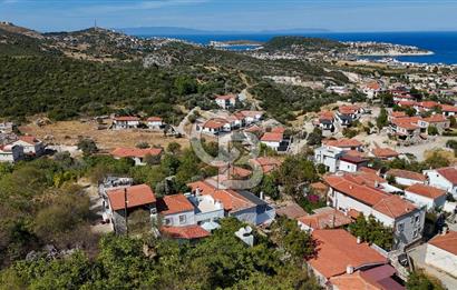 Karaburun Saip'te Geniş Bahçeli Taş Ev