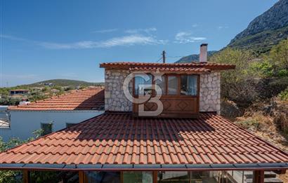 Karaburun Saip'te Geniş Bahçeli Taş Ev