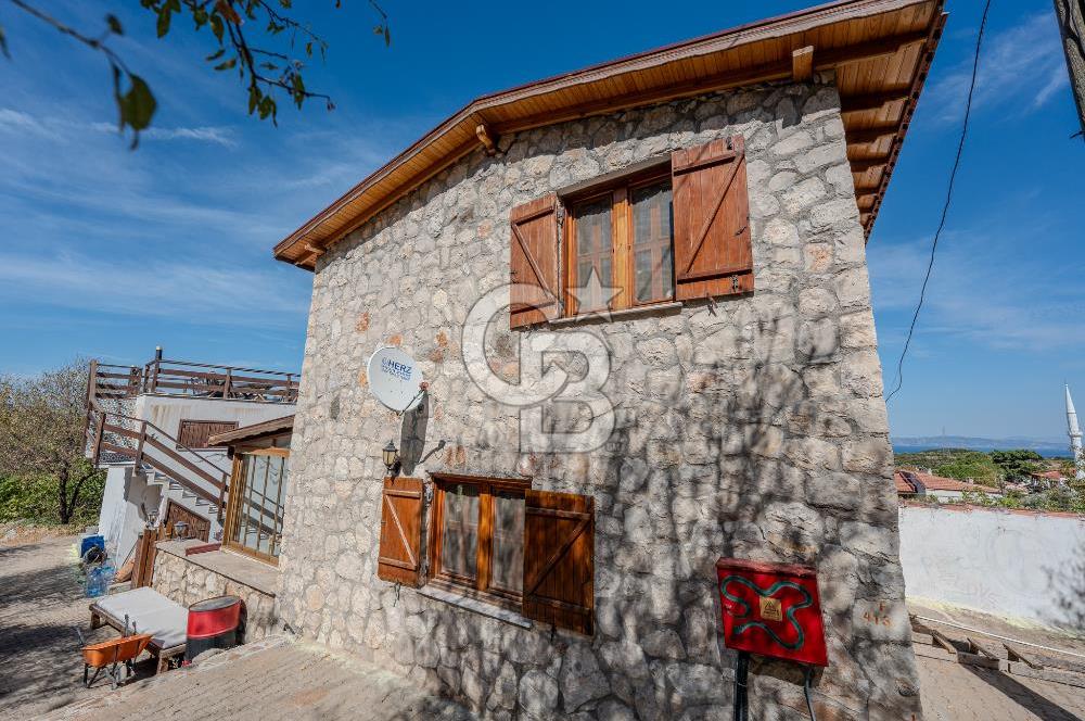 Karaburun Saip'te Geniş Bahçeli Taş Ev