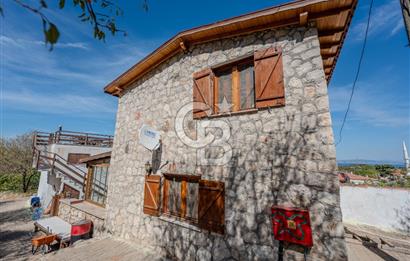Karaburun Saip'te Geniş Bahçeli Taş Ev
