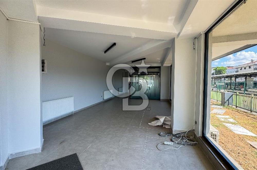 KÜÇÜKYALI MARMARAY'IN DİBİNDE 180 M2 KİRALIK DÜKKAN