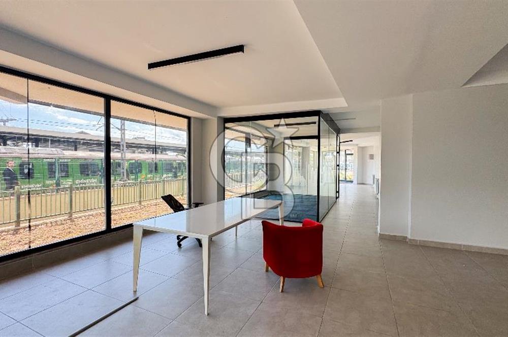 KÜÇÜKYALI MARMARAY'IN DİBİNDE 180 M2 KİRALIK DÜKKAN