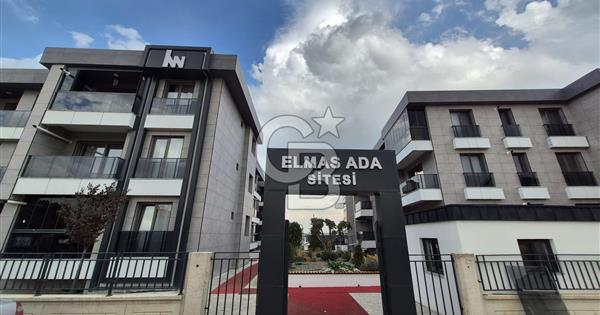 İNCEK TAŞPINAR ELMAS ADA SİTESİ'NDE SATILIK 1+1 DAİRE - 373651