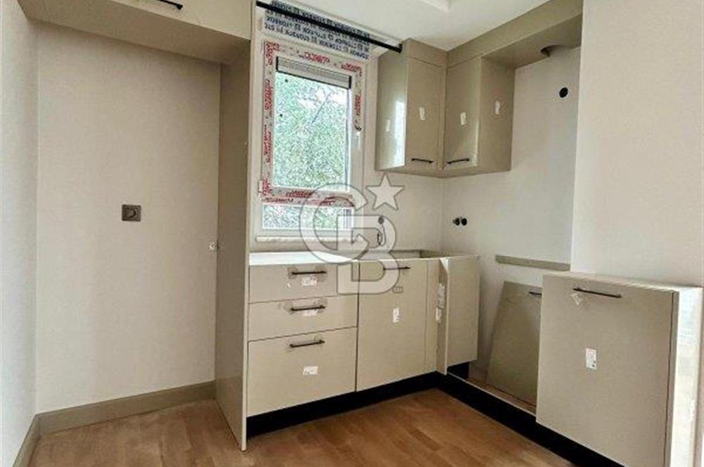 Bağdat Caddesi'nde Komple Kiralık Sıfır Prestijli Bina