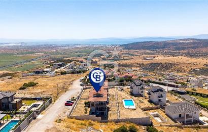 Foçaköy'de Satılık Deniz Manzaralı 4+2 Havuzlu Villa