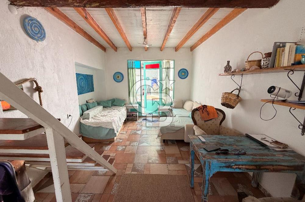 AYVALIK İSMETPAŞA’DA YENİLENMİŞ, AVLULU TAŞ EV