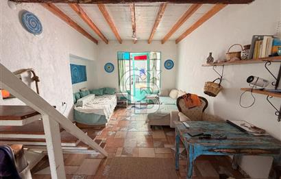 AYVALIK İSMETPAŞA’DA YENİLENMİŞ, AVLULU TAŞ EV