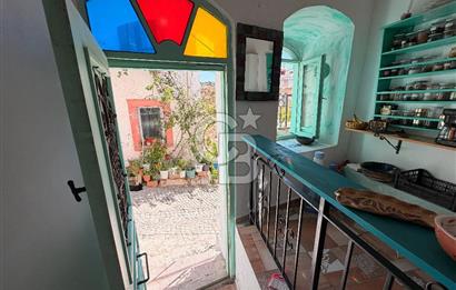 AYVALIK İSMETPAŞA’DA YENİLENMİŞ, AVLULU TAŞ EV