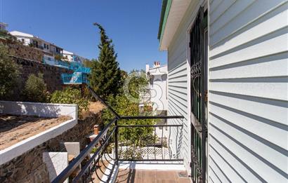 FOÇA DENİZKENT SİTESİ’NDE DENİZ MANZARALI, GENİŞ BAHÇELİ VE TERASLI 3+1 DUBLEKS
