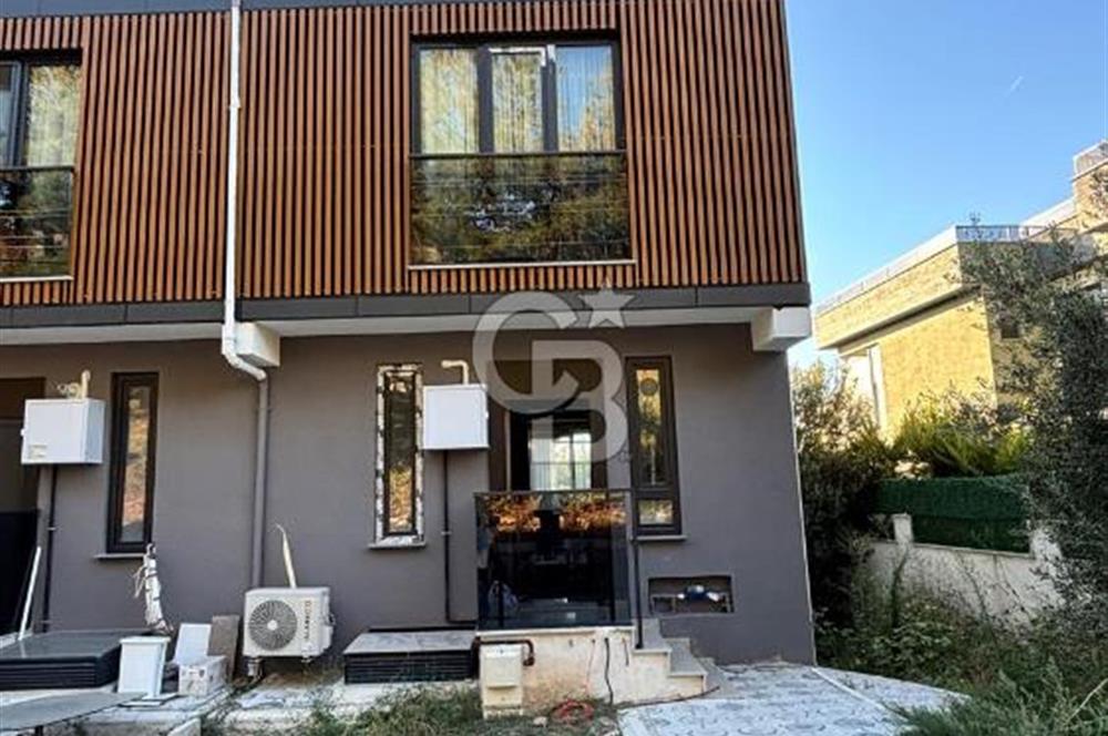 GÜZELYALIDA TAKASLI 160M2 BAHÇE KULLANIMLI VİLLA