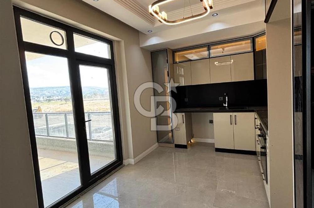 KARACAÖRENDE HAVUZLU SIFIR 3+1 GİYİNME ODALI DAİRE